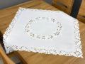 Obrus haftowany 85x85 cm klasyczny biały