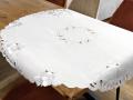 Obrus okrągły 130 cm – Amelia, biały haft i ażur