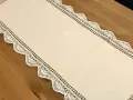 Bieżnik 45×110 cm z koronką szydełkową ecru