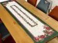 Bieżnik świąteczny gobelinowy 45x180 cm zielony w bombki