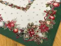 Obrus świąteczny gobelinowy 100x100 cm zielony w bombki