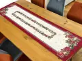 Bieżnik świąteczny gobelinowy 45x180 cm czerwony w bombki